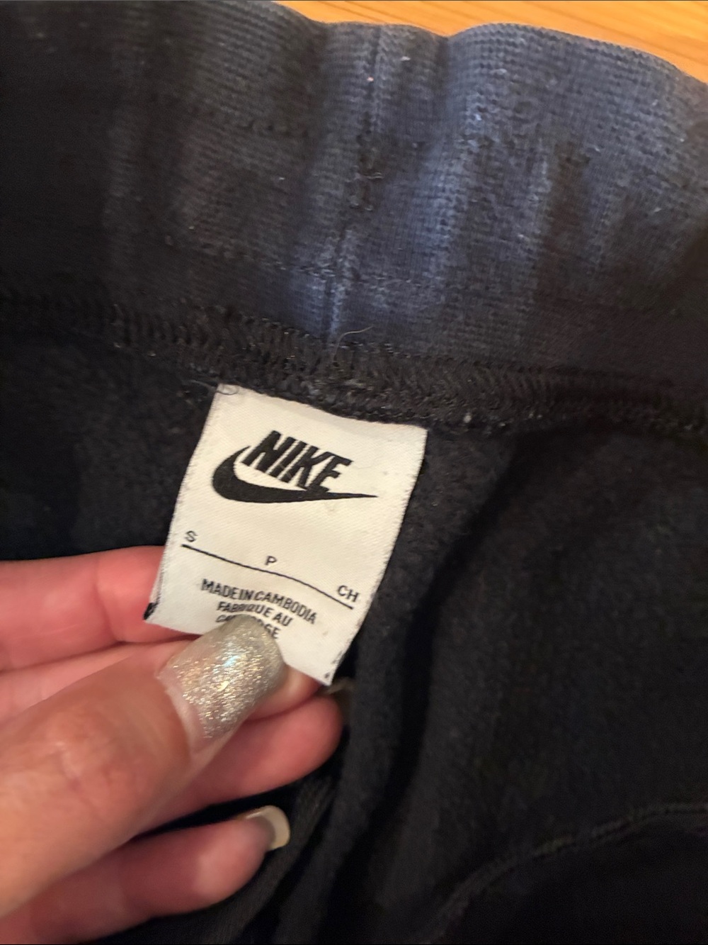 Nike Black Kids Fleece Joggers with White Swoosh - Picture 2 of 3